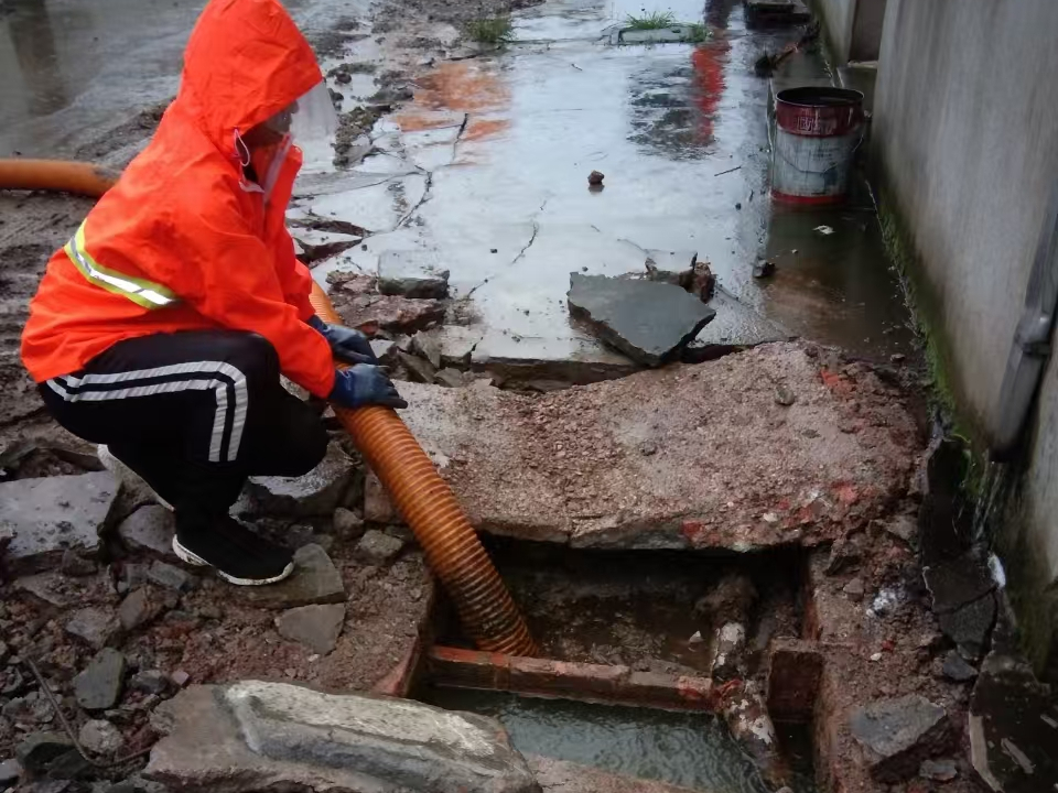 昌化镇专业清理污水池 炜誉市政以规范流程守护城市 “肠道”