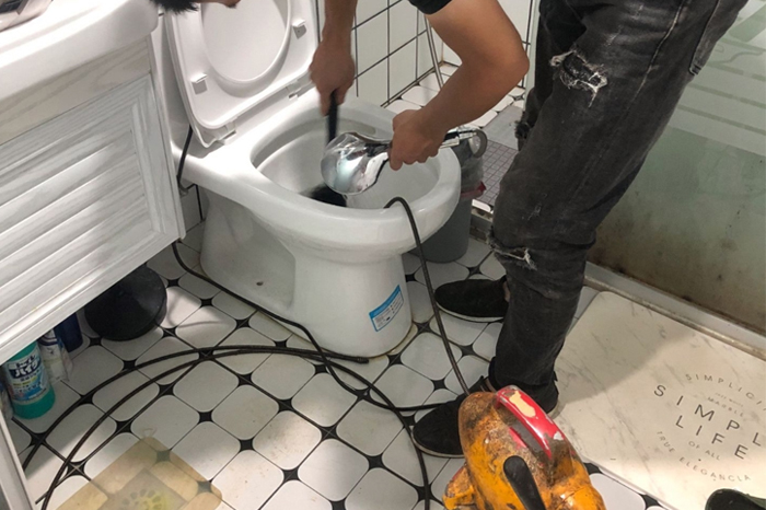 昌化镇马桶堵塞自己疏通还是找师傅？专业上门服务让你省时更省心